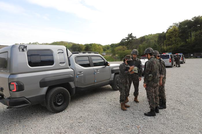 육군동원전력사령부 교관들이 22일 군수사령부 육로호송군사경찰대대 예비군을 대상으로 호송작전 교육을 하고 있다. 부대 제공