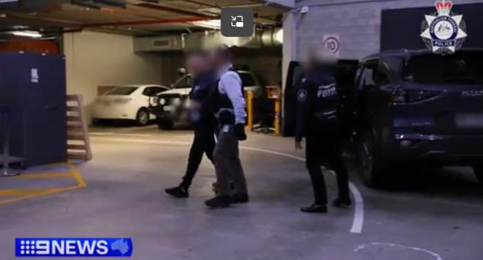 키라 코롤레프(왼쪽)의 남편 이고르 이고르 코롤레프가 법정에 출두하고 있다. 호주 9뉴스 캡처