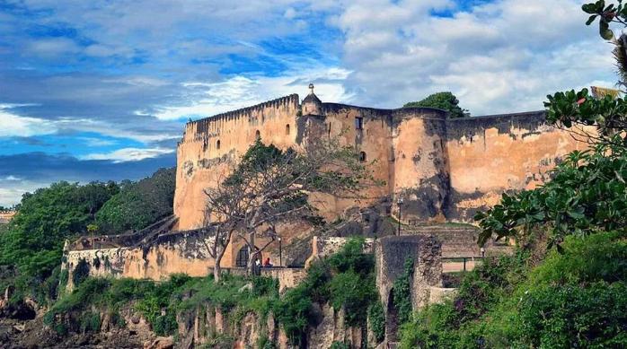 바다에서 본 예수 요새.