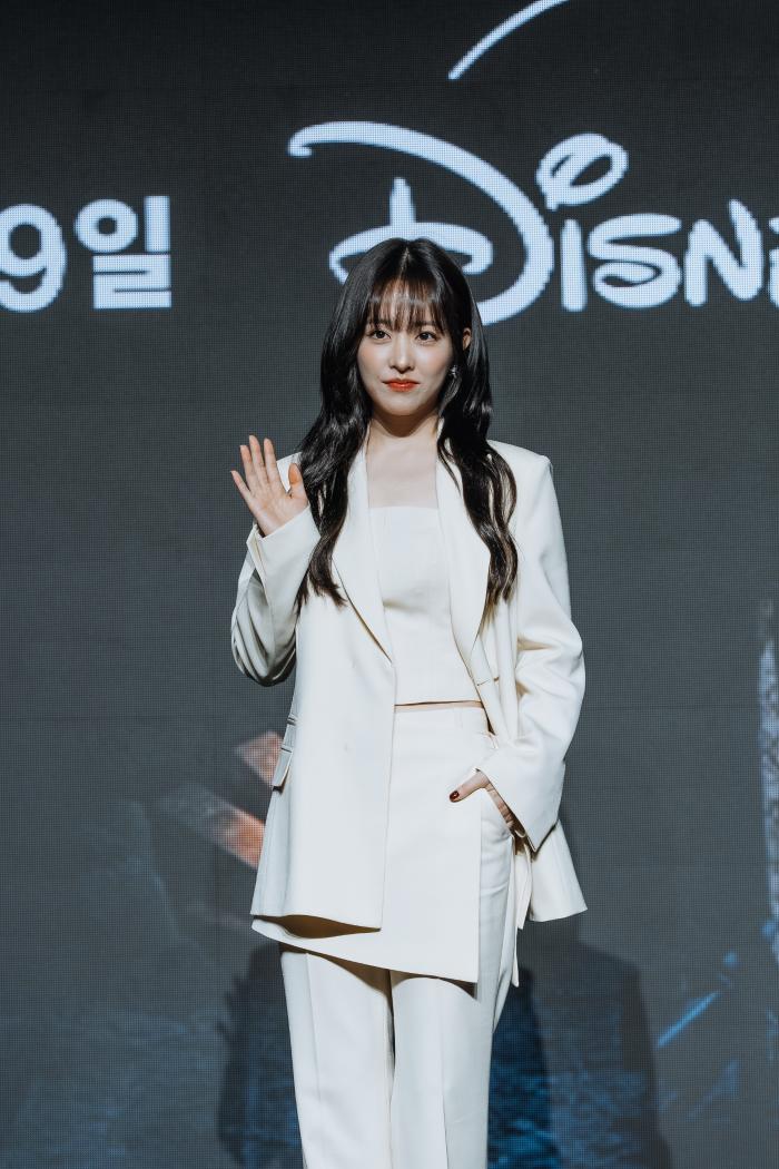 배우 박보영이 27일 서울 영등포구 콘래드서울호텔 그랜드볼룸에서 열린 디즈니+ 오리지널 시리즈 ‘골드랜드’ 제작발표회에서 포즈를 취하고 있다. 사진=디즈니+