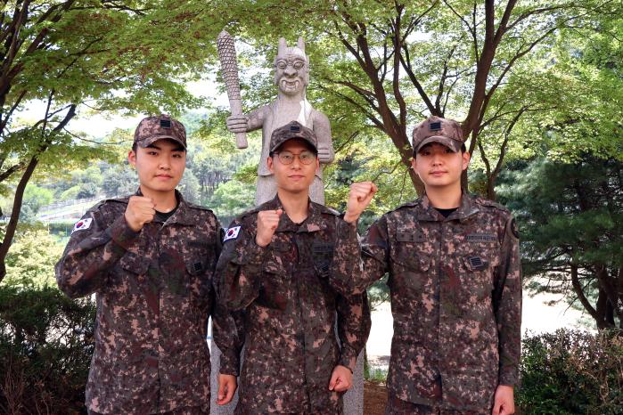 길가에 쓰러진 어르신의 생명을 구한 육군9보병사단 도깨비여단 임동훈 병장, 문하균 상병, 최세환 병장(왼쪽부터). 부대 제공