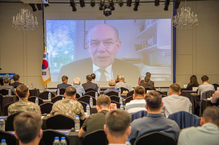 한·미·일의 외교·안보·국방 전문가들이 지난 15일 ‘2026 한·미·일 공동 안보 학술회의’에 참석해 기조연설을 듣고 있다. 부대 제공