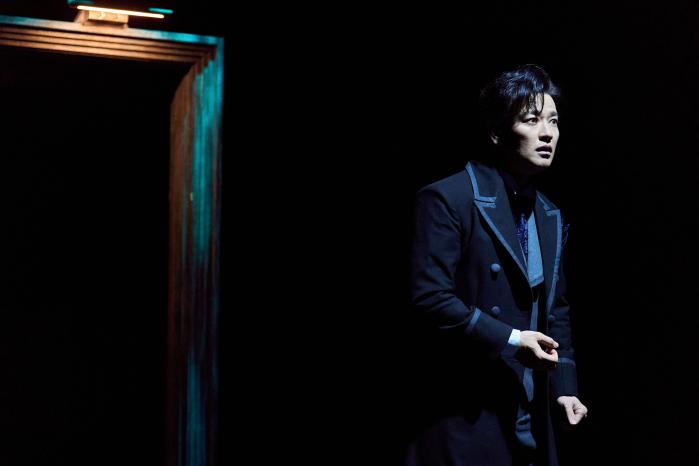 연극 ‘지킬 앤 하이드’에서 1인 15역을 오가는 4명의 퍼포머들. 사진=글림아티스트