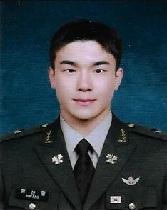<p>황진황 중위 육군5보병사단 표범여단</p>
<figure class=