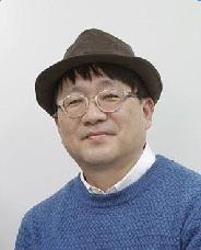 필자 양형모는 15년 이상 연극·뮤지컬·클래식·국악 등을 담당해온 공연전문기자다. ‘일주일에 1편은 공연을 보자’는 ‘일일공’의 주창자. 스포츠동아 국장으로 재직 중이다.