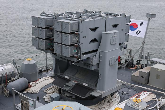 130㎜ 유도로켓…고속으로 기동하는 적 수상함에 빠르게 대응하기 위해 우리 기술로 제작한 유도로켓