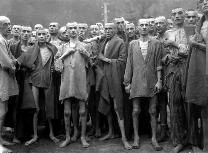 오스트리아 에벤지 강제수용소에 수감돼 굶주림으로 죽음의 문턱에 있던 유대인들이 1945년 5월 미군에 의해 해방될 당시 모습. 필자 제공