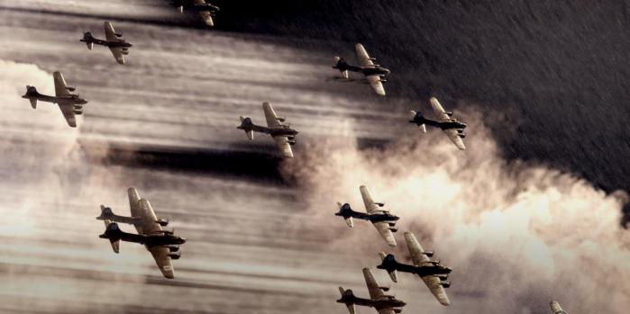 100폭격전대 소속 B-17은 ‘하늘의 요새’로 불렸지만, 승무원들에게 이 기체는 도망칠 수 없는 전장이었다. 애플TV+ 제공