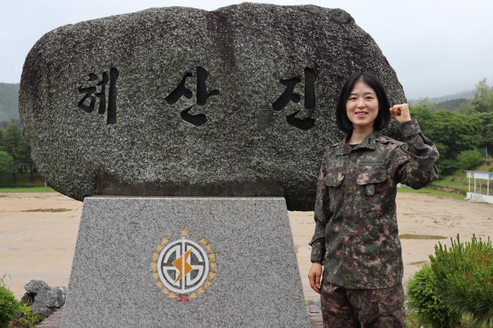 어머나 운동본부에 머리카락을 기부한 육군수도기계화보병사단 노도대대 허재희 대위. 부대 제공