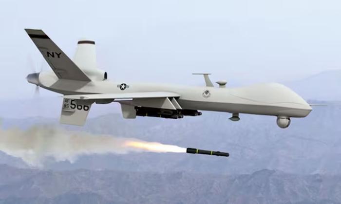 미군의 대표적 무인항공기 MQ-9 리퍼가 헬파이어 미사일을 발사하고 있다. 출처=미 공군 공식 홈페이지