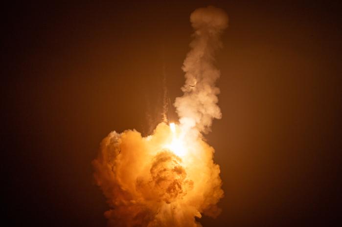 지난 3월 3일 미국 캘리포니아 반덴버그 우주군 기지에서 대륙간탄도미사일(ICBM) 미니트맨-Ⅲ가 시험 발사되고 있다. 미니트맨-Ⅲ는 핵탄두를 장착할 수 있는 전략무기체계다. 출처=미 공군 공식 홈페이지