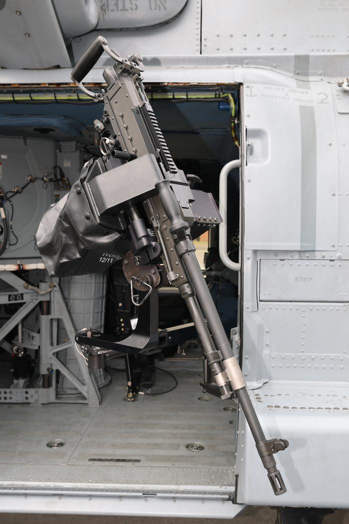 M240D(7.62㎜ 기관총) 대수상작전 시 소형 표적 무력화 및 특수작전 엄호(비상상황 시 탈착해 기관총 형태 사용 가능)