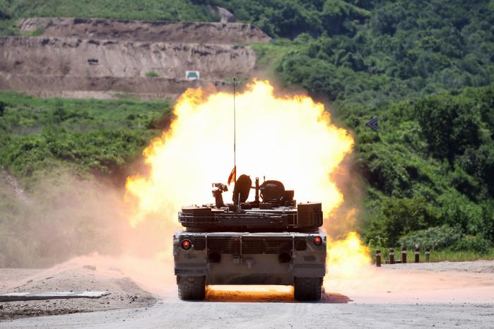 사격 중인 K1A2 전차.