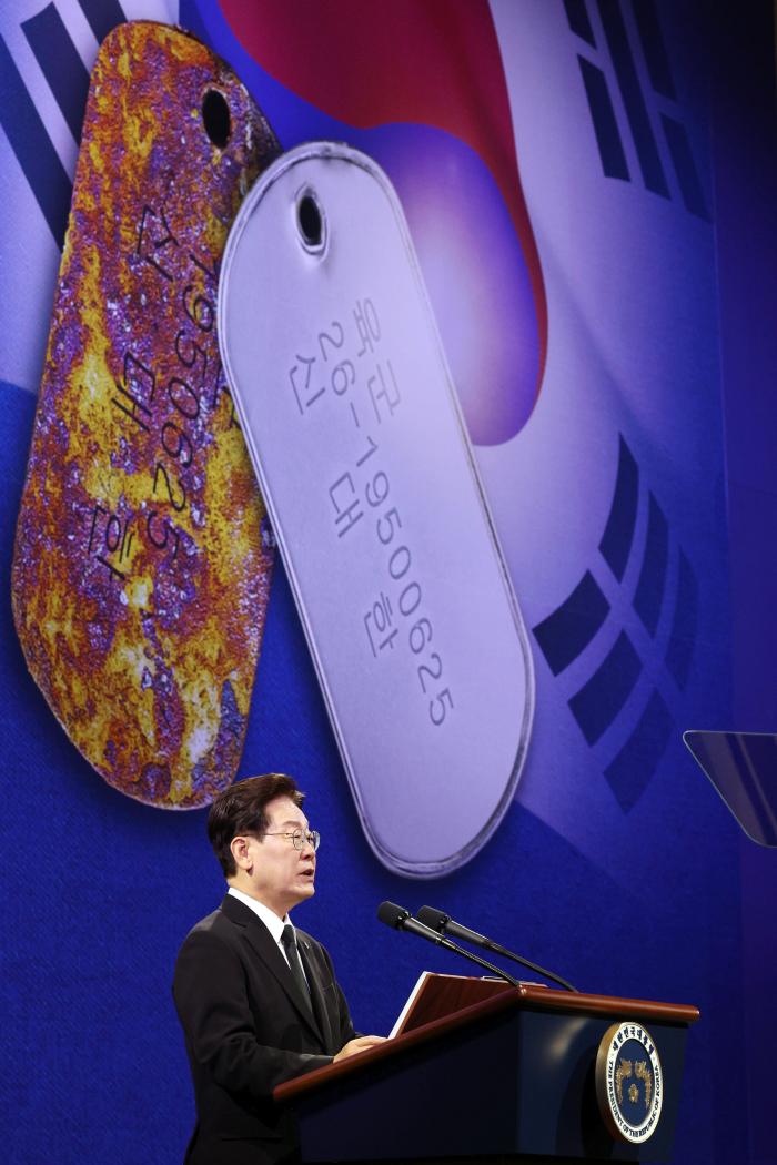 이재명 대통령이 25일 경기 수원시 수원컨벤션센터에서 열린 ‘6·25전쟁 제76주년 기념식’에서 기념사를 하고 있다. 연합뉴스