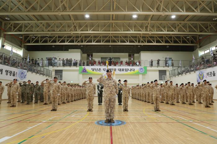 30일 열린 아크부대 26진 환송식에서 장병들이 파병신고를 하고 있다. 사진 제공=김관흥 상사