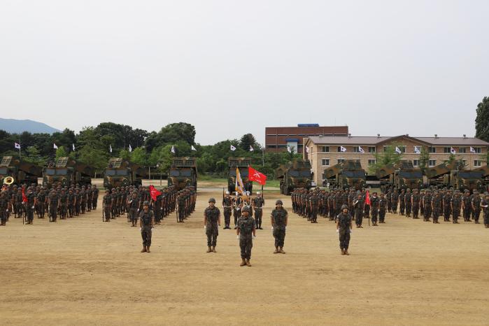 육군7포병여단 비룡대대가 권태근 여단장 주관으로 천무부대 개편식을 진행하고 있다. 부대 제공