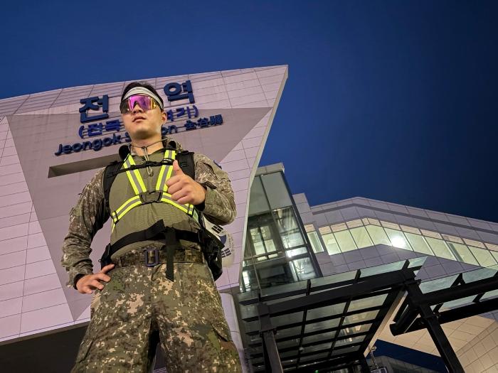 임재훈 예비역 중위가 전역 당일 203㎞ 국토 종주에 도전하고 있다. ROTC중앙회 제공