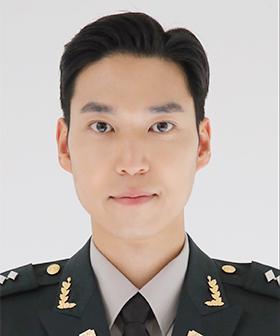 황현택 대위 <br>육군훈련소 교무