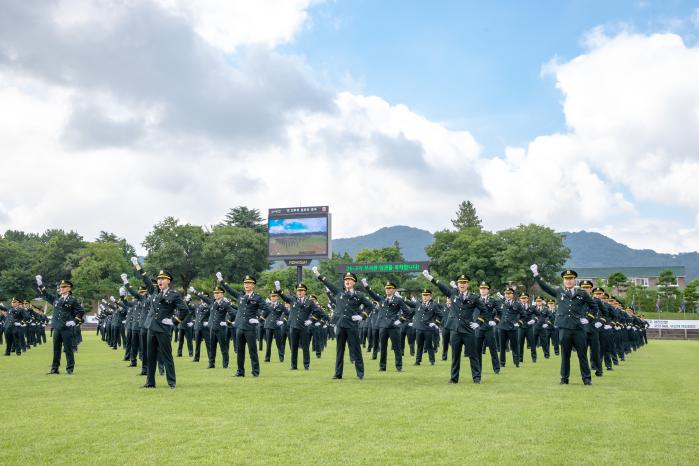 육군부사관학교에서 30일 열린 26-3기 부사관 임관식에서 신임 부사관들이 힘차게 구호를 외치고 있다. 부대 제공