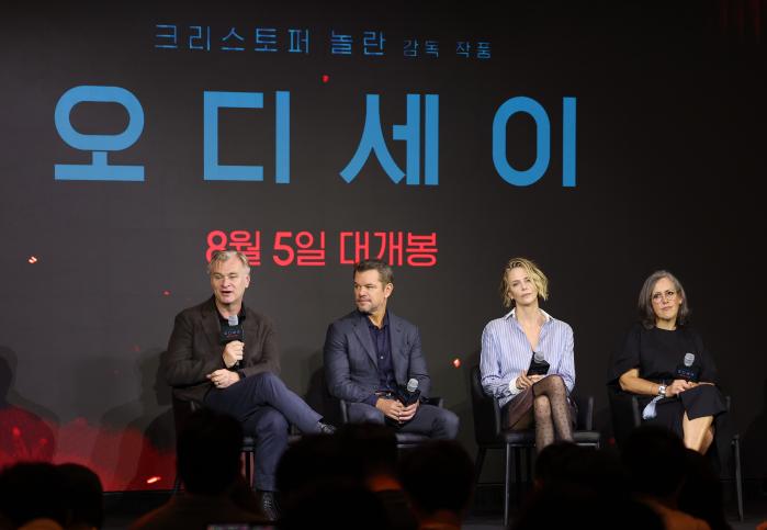 3일 서울 종로구 포시즌스호텔에서 열린 영화 ‘오디세이’ 내한 기자간담회에서 크리스토퍼 놀런 감독이 인사말을 하고 있다. 연합뉴스
