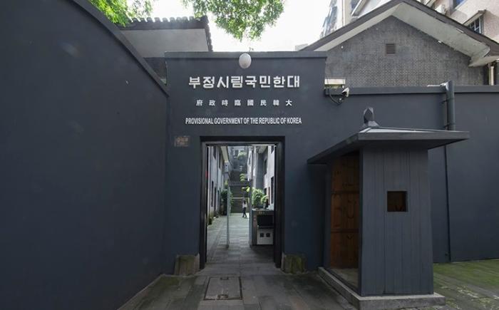 우리는 선조들의 끊임없는 투쟁을 통해 스스로 역사적인 광복을 맞이할 수 있었다. 광복의 구심점이 된 대한민국임시정부의 중국 충칭 청사. 독립기념관 한국독립운동사연구소 제공