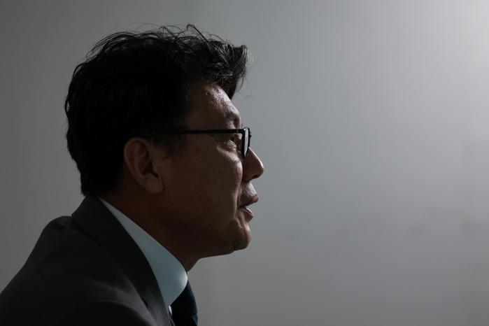 지난 14일 서울 용산구 국방홍보원에서 진성준 국회 국방위원장이 국방일보와 인터뷰하고 있다. 김병문 기자