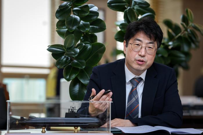 원종대 국방부 차관보가 본지와 인터뷰에서 “국민께 약속드린 시기(2030년대 중반)에 우리의 독자적인 핵추진잠수함이 진수될 수 있도록 최선을 다하겠다”는 의지를 밝히고 있다.
